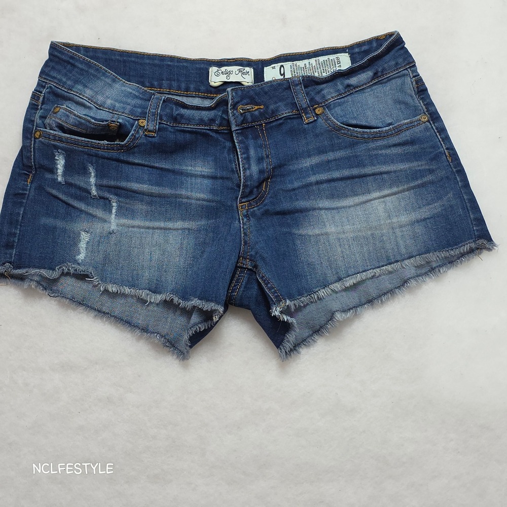 Indigo Rein Womens Medium Wash Distressed Denim Cut Off Shorts Blue Size 9